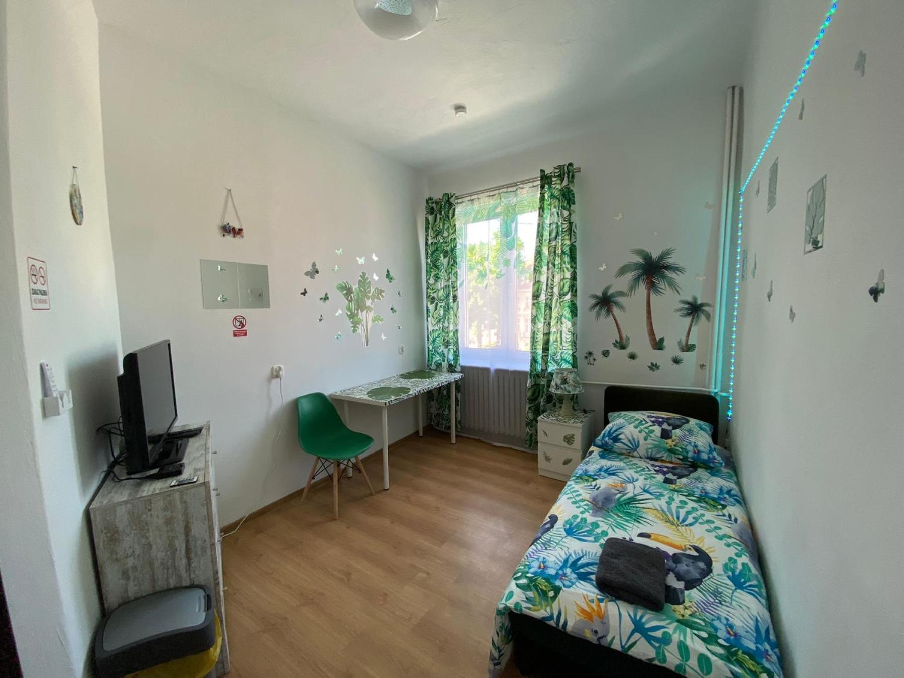 Jungle Rooms 格但斯克 客房 照片
