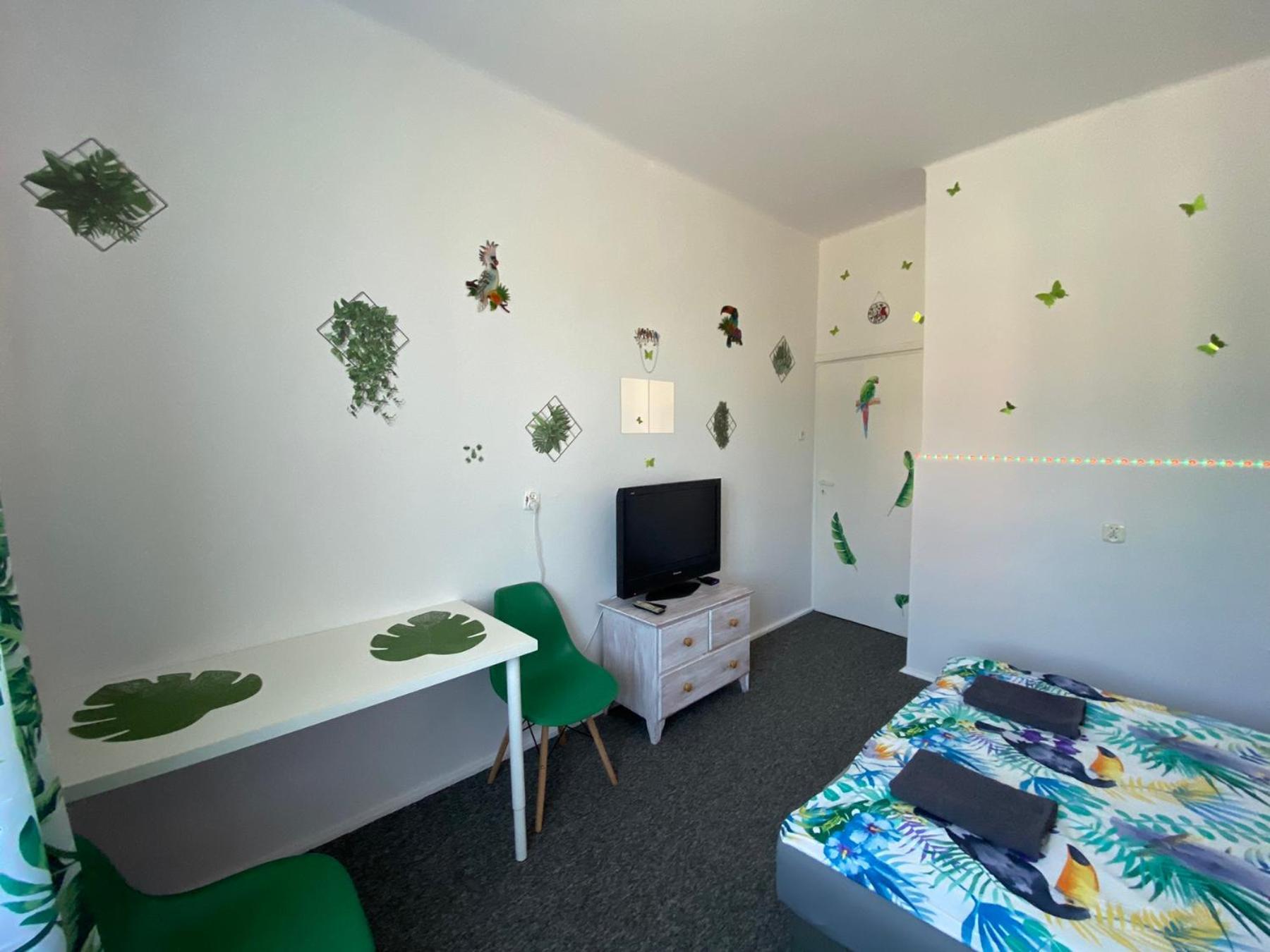 Jungle Rooms 格但斯克 客房 照片